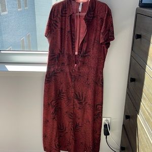 RVCA DRESS HARDLY WORN. Purchased for $65